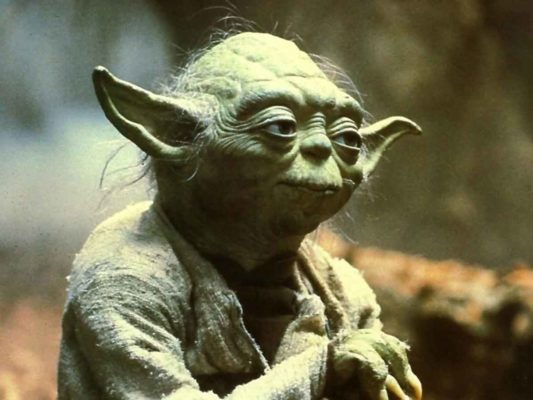 Star Wars Explica Por Qu Yoda Habla As De Raro Cinemascomics