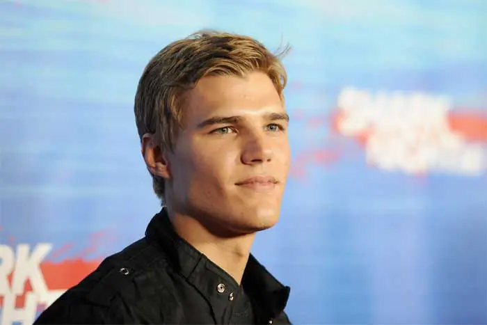 chris zylka