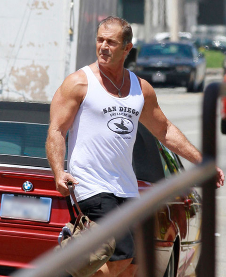 mel gibson se pone cachas para los mercenarios 3