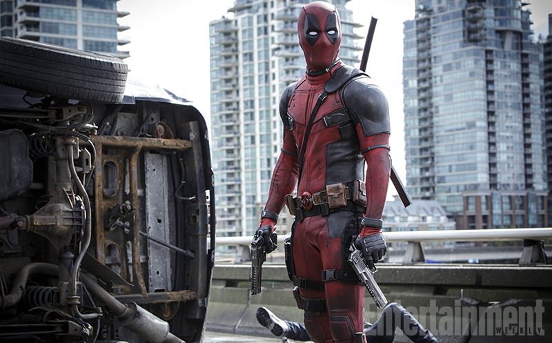 nueva imagen promocional de la película 'deadpool', interpretada por ryan reynolds.