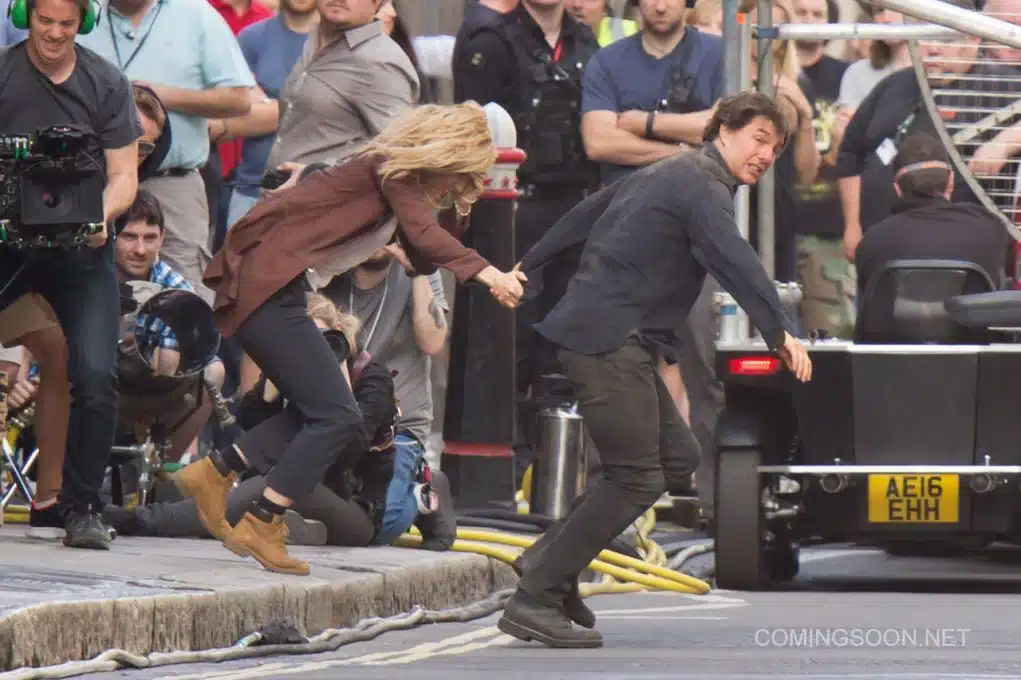 tom cruise and annabelle wallis are spotted filming dramitic scenes for the mummy both can be seen dancing in celebration of the last day of filming. featuring: annabelle wallis, tom cruise where: london, united kingdom when: 17 jul 2016 credit: wenn.com