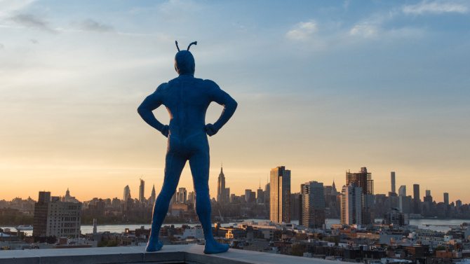 nuevas imágenes de la comedia de superhéroes 'the tick'