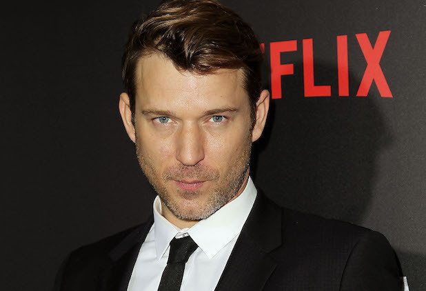 wil traval será human target en 'arrow'