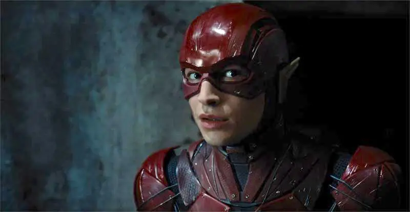 ezra-miller-flash-polemica-marvl