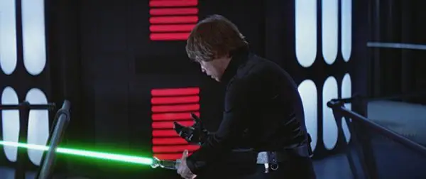 luke skywalker recupera el sable de luz de star wars el retorno del jedi