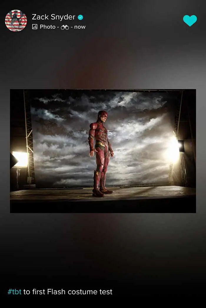 la prueba de vestuario de ezra miller como flash para la liga de la justicia (zack snyder, 2017)