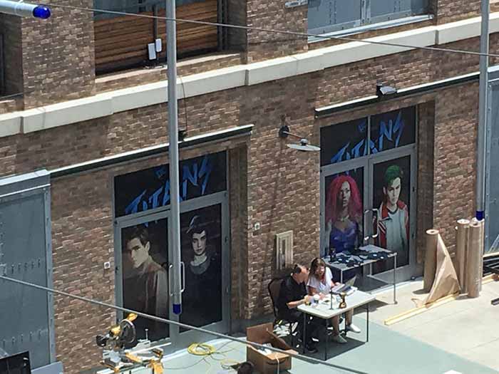 los carteles de titans en la comic con 2018