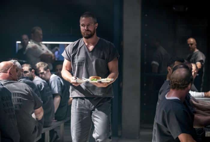 arrow temporada 7: oliver queen en la cárcel