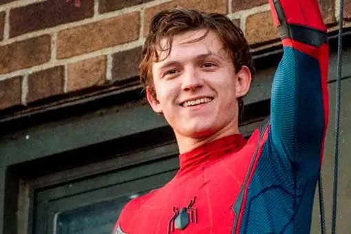 Tom Holland Salvó El Acuerdo De Spider Man Con Una Llamada Borracho