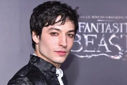 se filtró un video de ezra miller ahorcando a una fanática