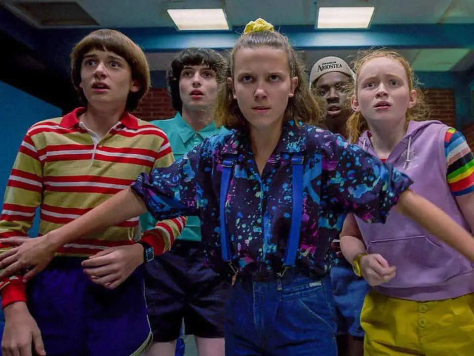 los niños de stranger things crecen demasiado rápido para sus personajes