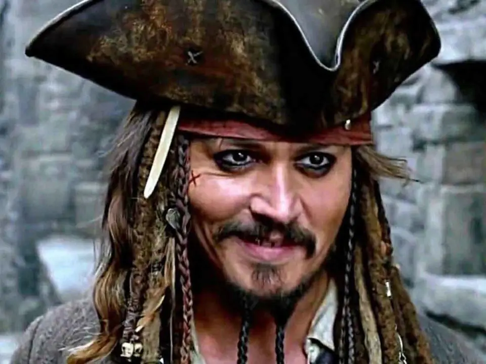 Johnny Depp actúa como Jack Sparrow en la vida real
