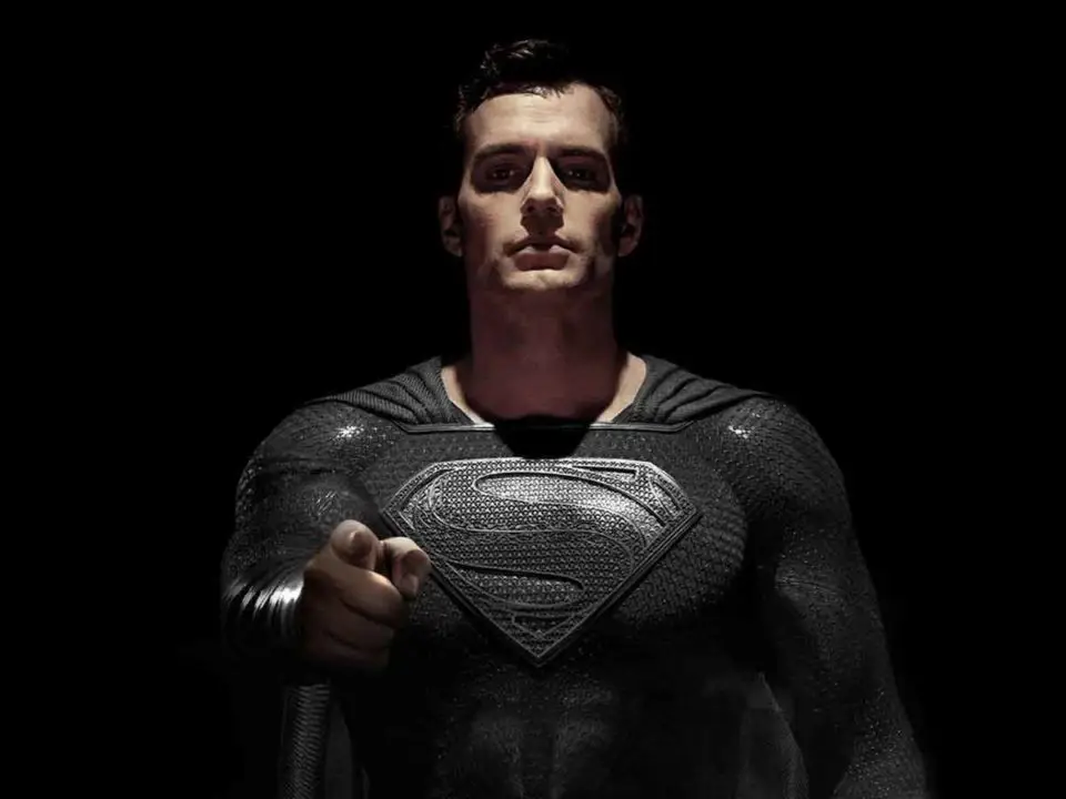 Revelan un video de Superman con el traje negro en Liga de la Justicia