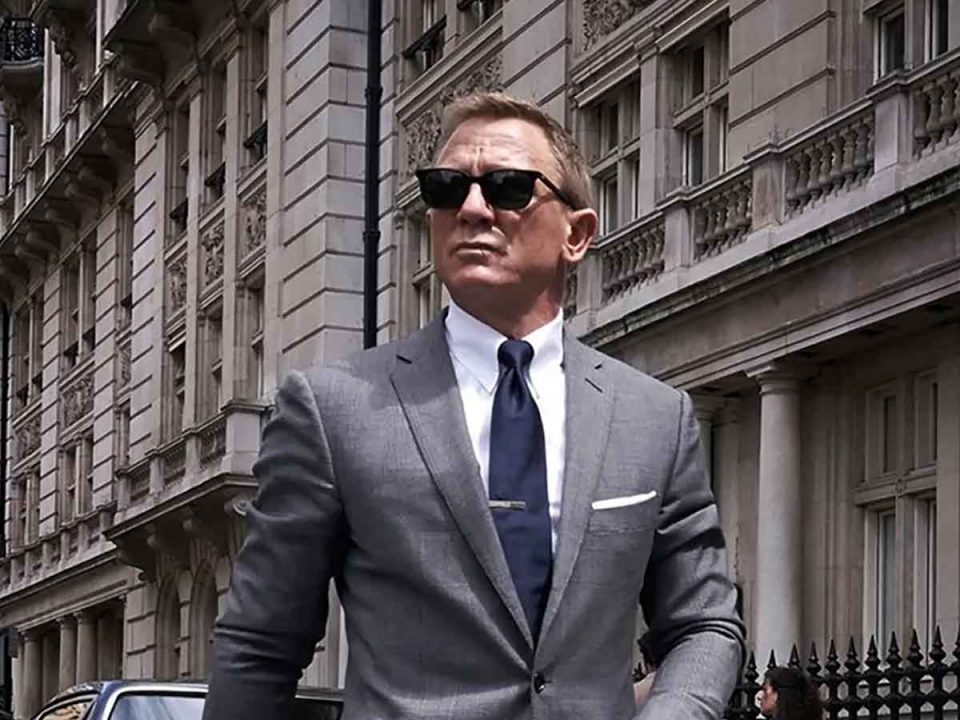 james bond soluciona el problema con los personajes femeninos