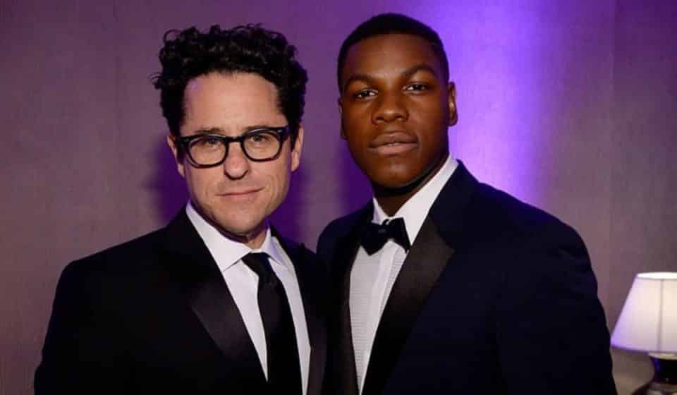 star wars: john boyega defiende a j.j. abrams