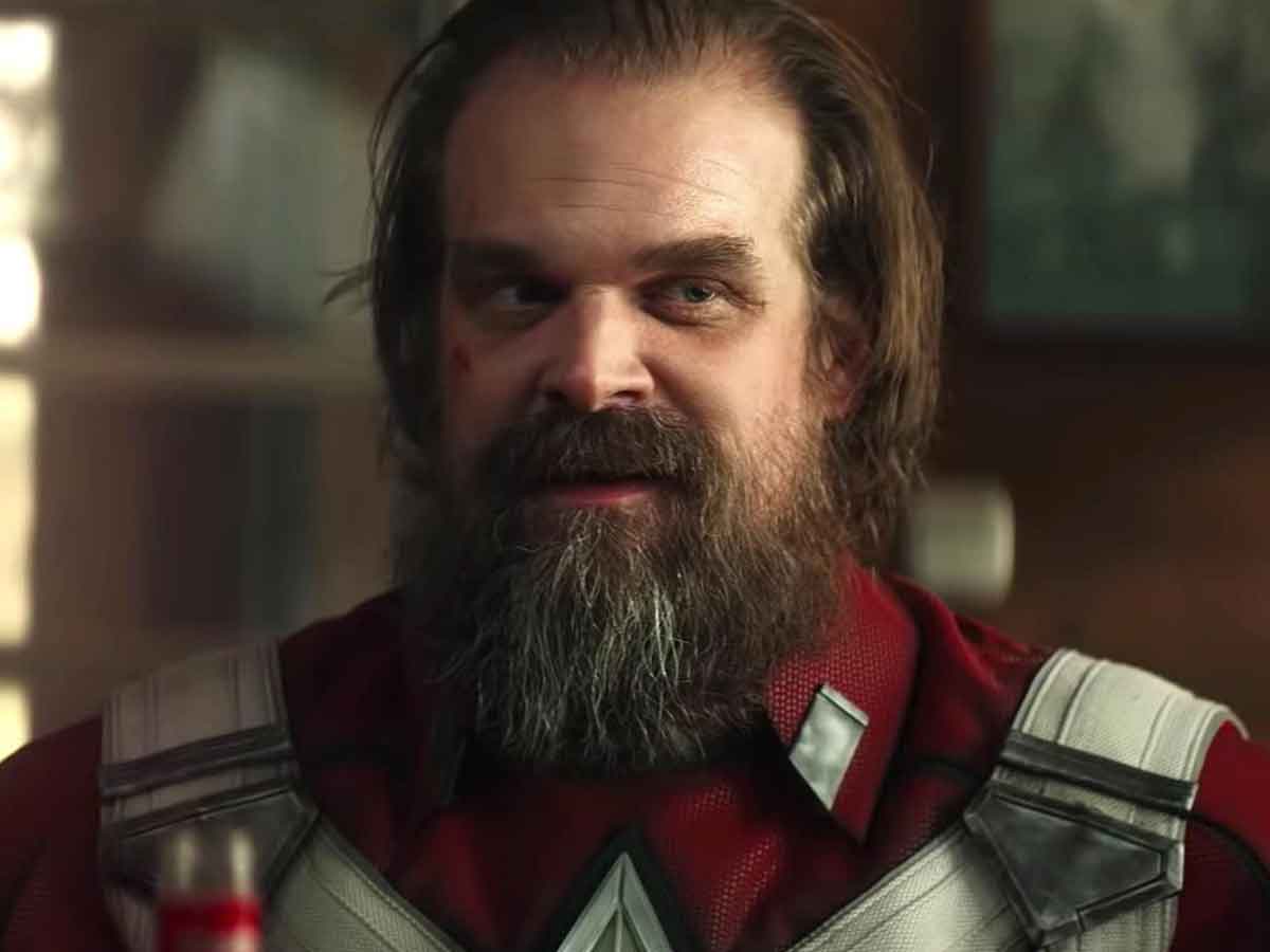 david harbour reacciona al cambio de fecha de viuda negra de marvel