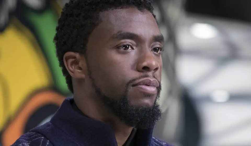 chadwick boseman es homenajeado en los cómics de pantera negra