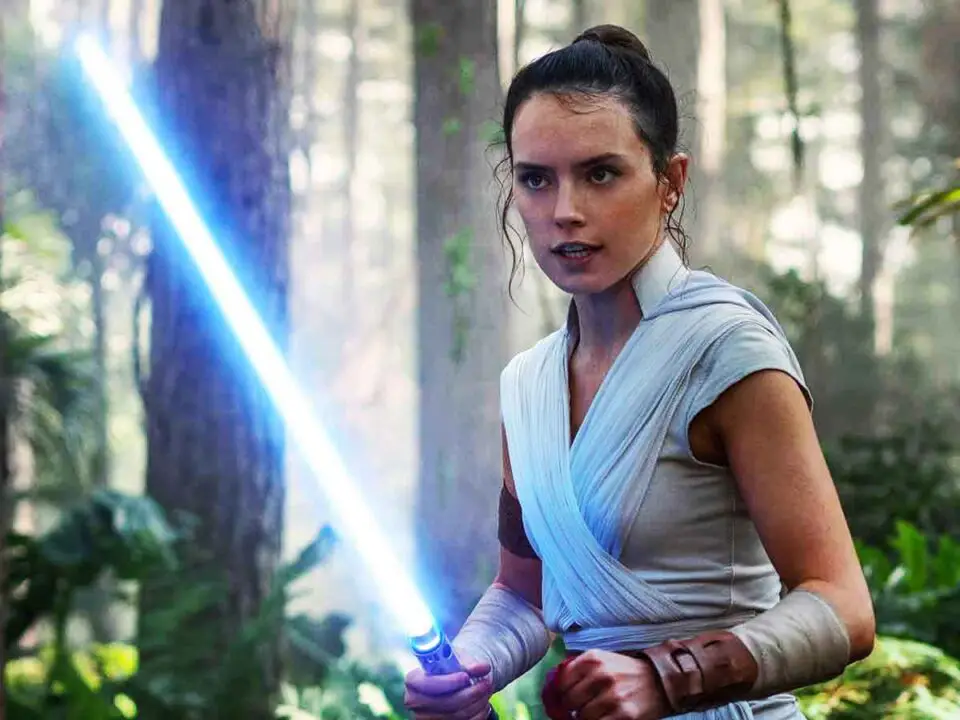 daisy ridley está muy satisfecha con el final de rey en star wars