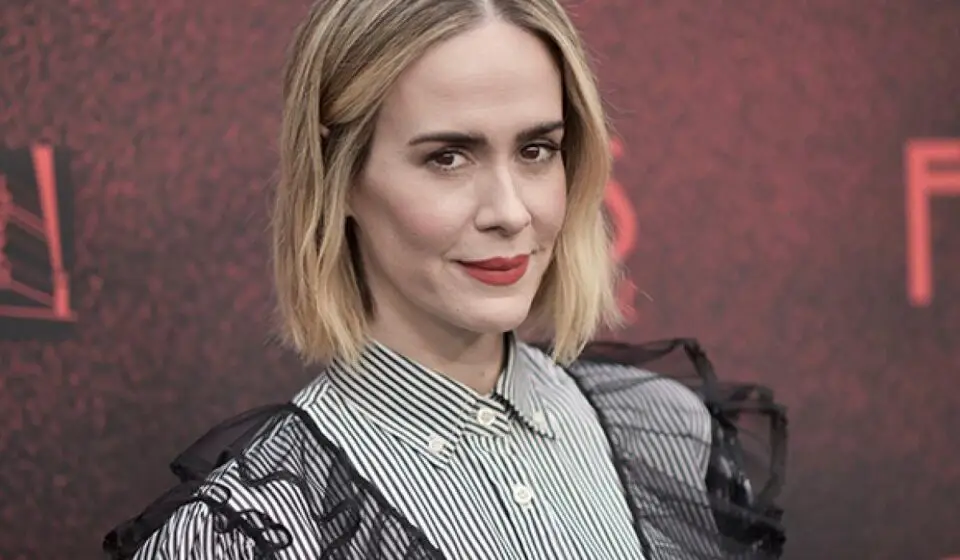 american crime story: ¡sarah paulson luce irreconocible!