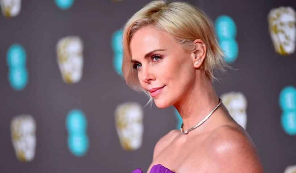 charlize theron quiere hacer un remake femenino de jungla de cristal