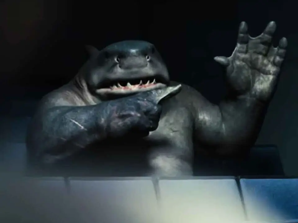 motivo del rediseño de king shark en el escuadrón suicida (2021)