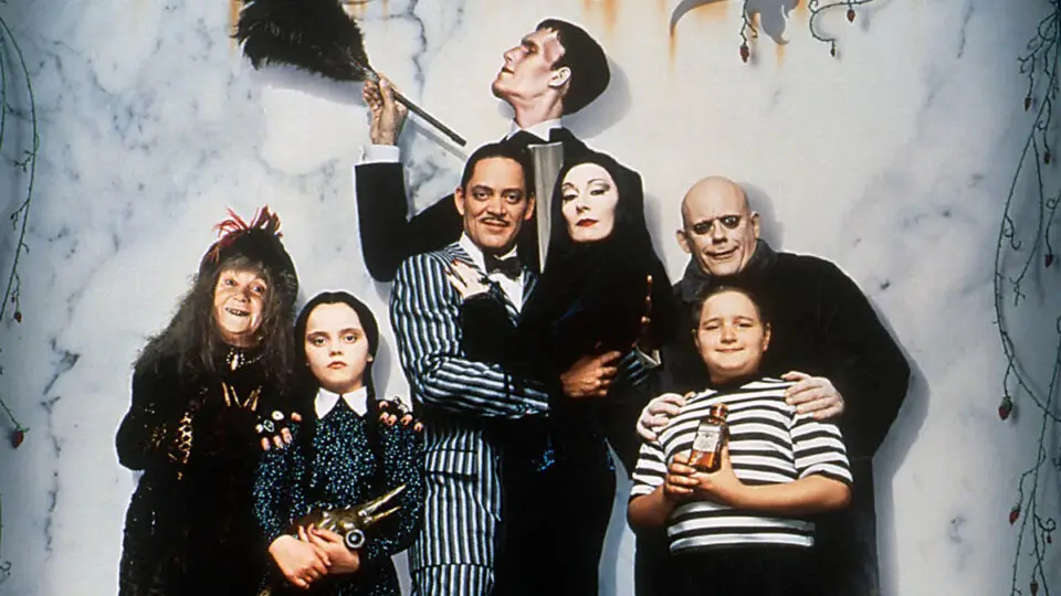 tim burton ya tiene protagonista para la serie de miércoles addams