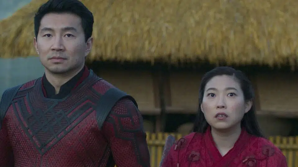 awkwafina responde a las críticas de su personaje en shang-chi