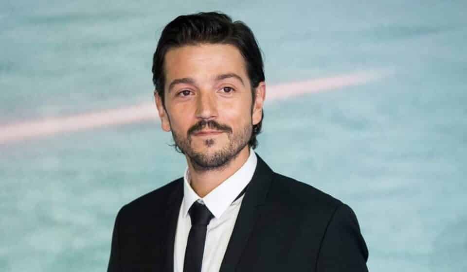 diego luna recibirá el premio de honor de los premios platino