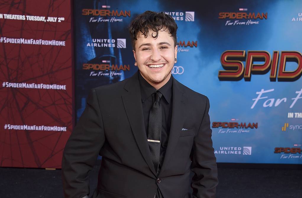 zach barack el primer actor abiertamente transgénero en pertenecer al universo marvel apareciendo como uno de los compañeros de clases de peter parker en spider-man: lejos de casa.