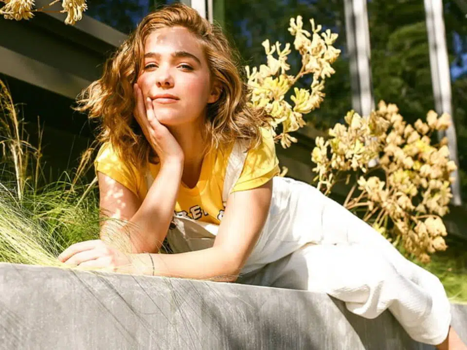 haley lu richardson como batgirl