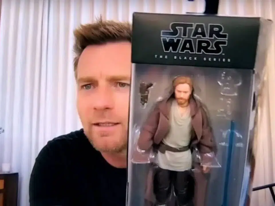 la figura de ewan mcgregor como obi-wan kenobi (star wars)