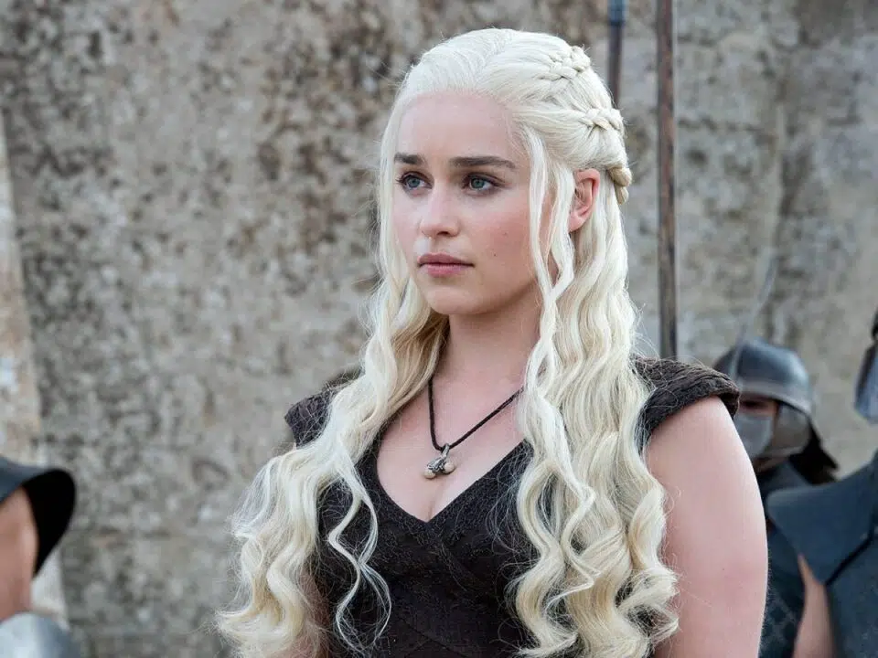 Emilia Clarke como Daenerys Targaryen en Juego de Tronos