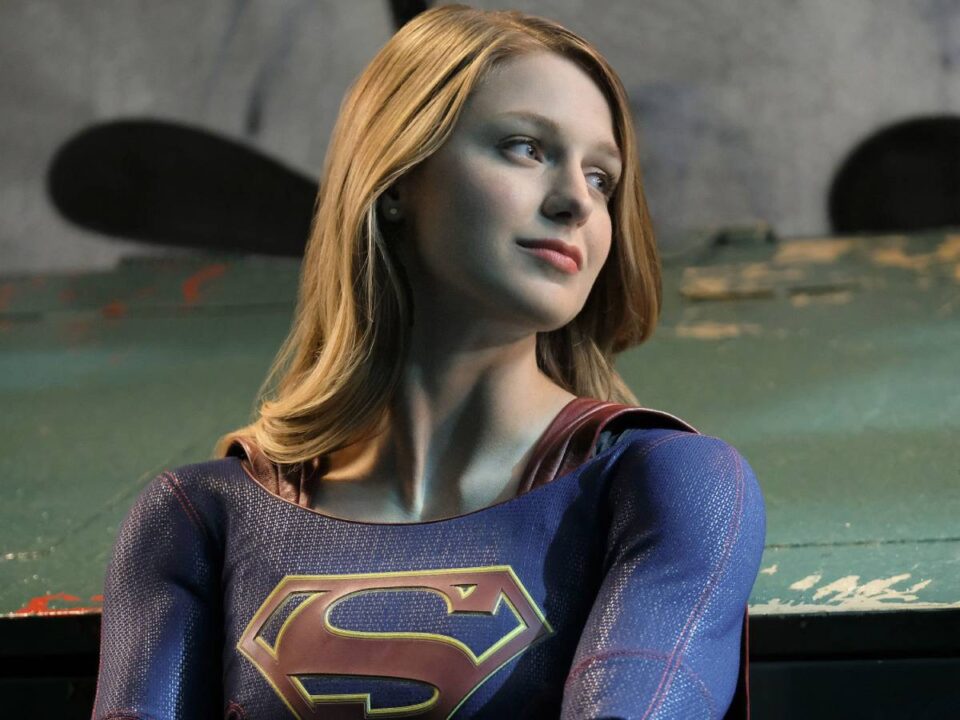 melissa benoist como supergirl en el universo dc