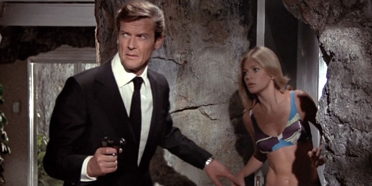 Britt Ekland en James Bond