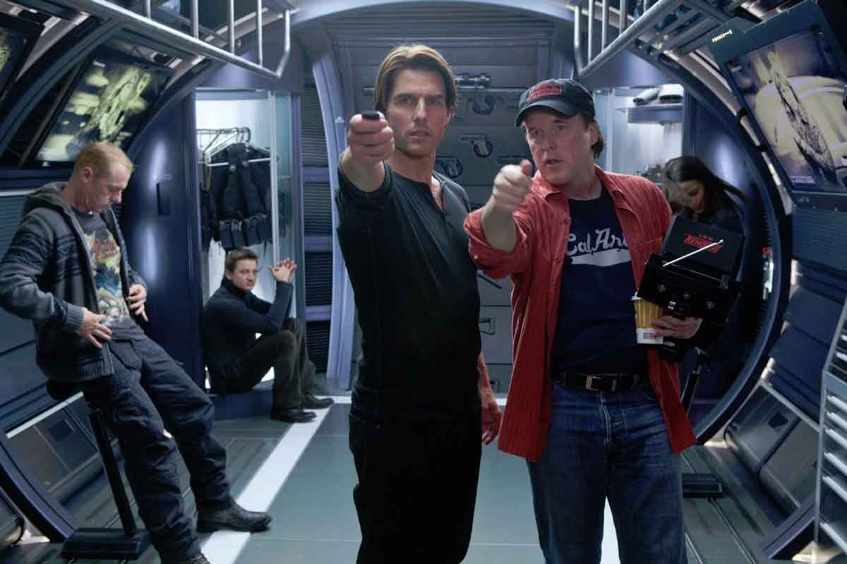 Brad Bird dando instrucciones a Tom Cruise en el rodaje de Misión imposible 4