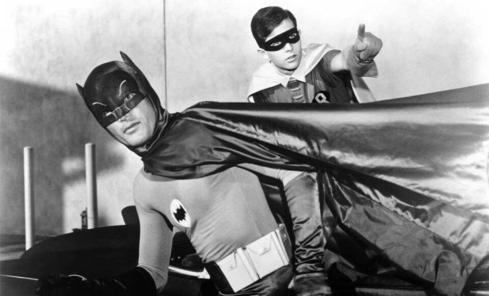 adam west y burt ward en una foto promocional de batman