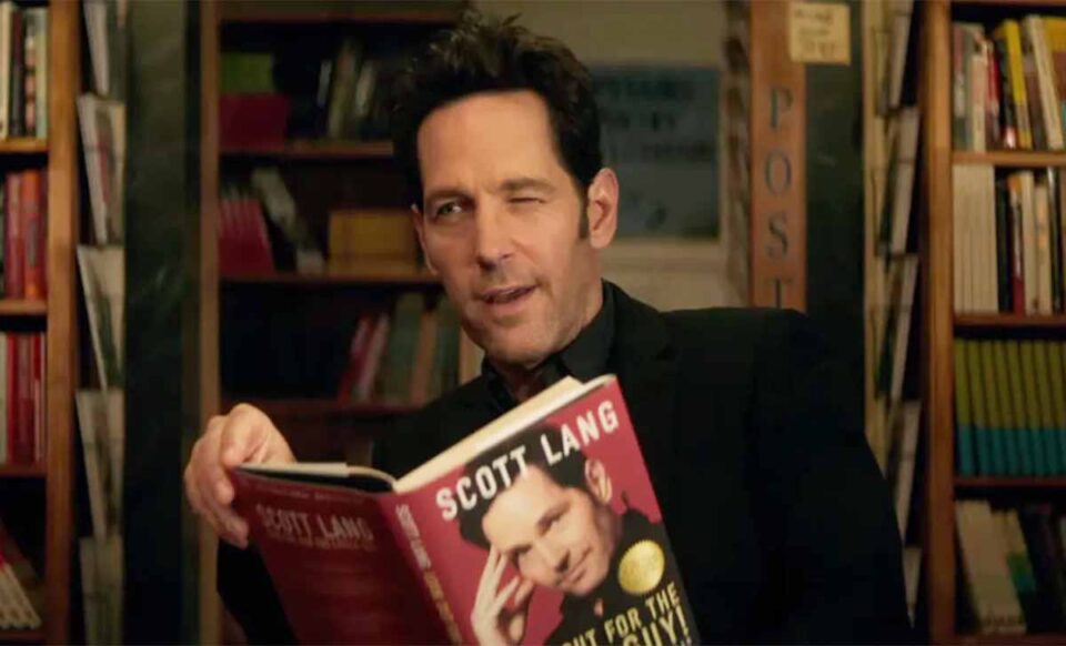 scott lang leyendo su autobiografía