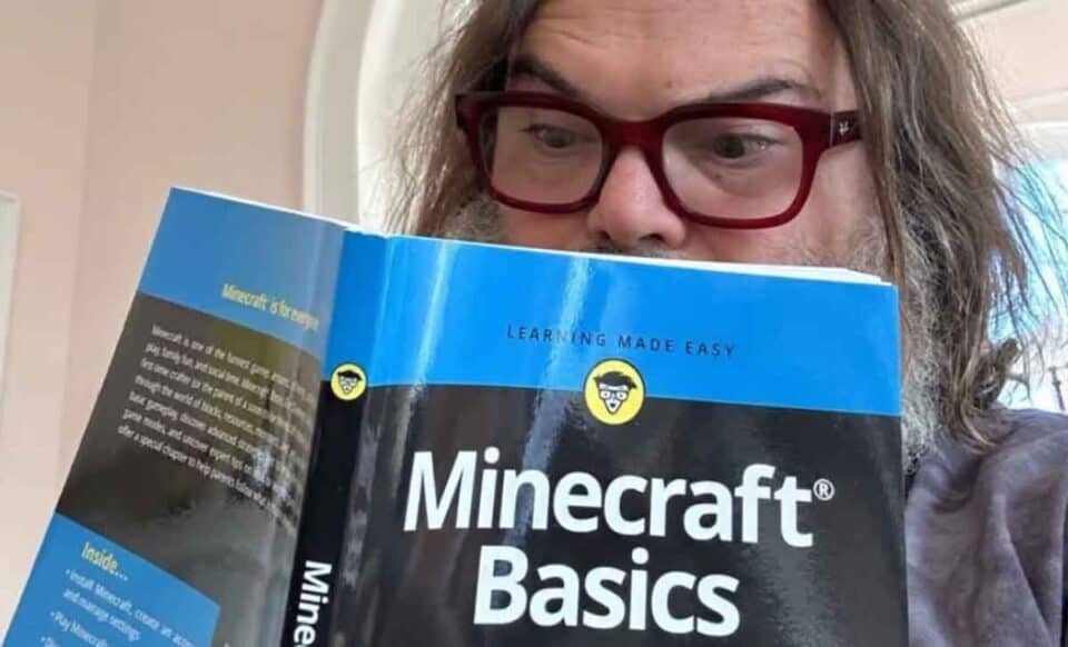 Jack black leyendo Minecraft para dummis