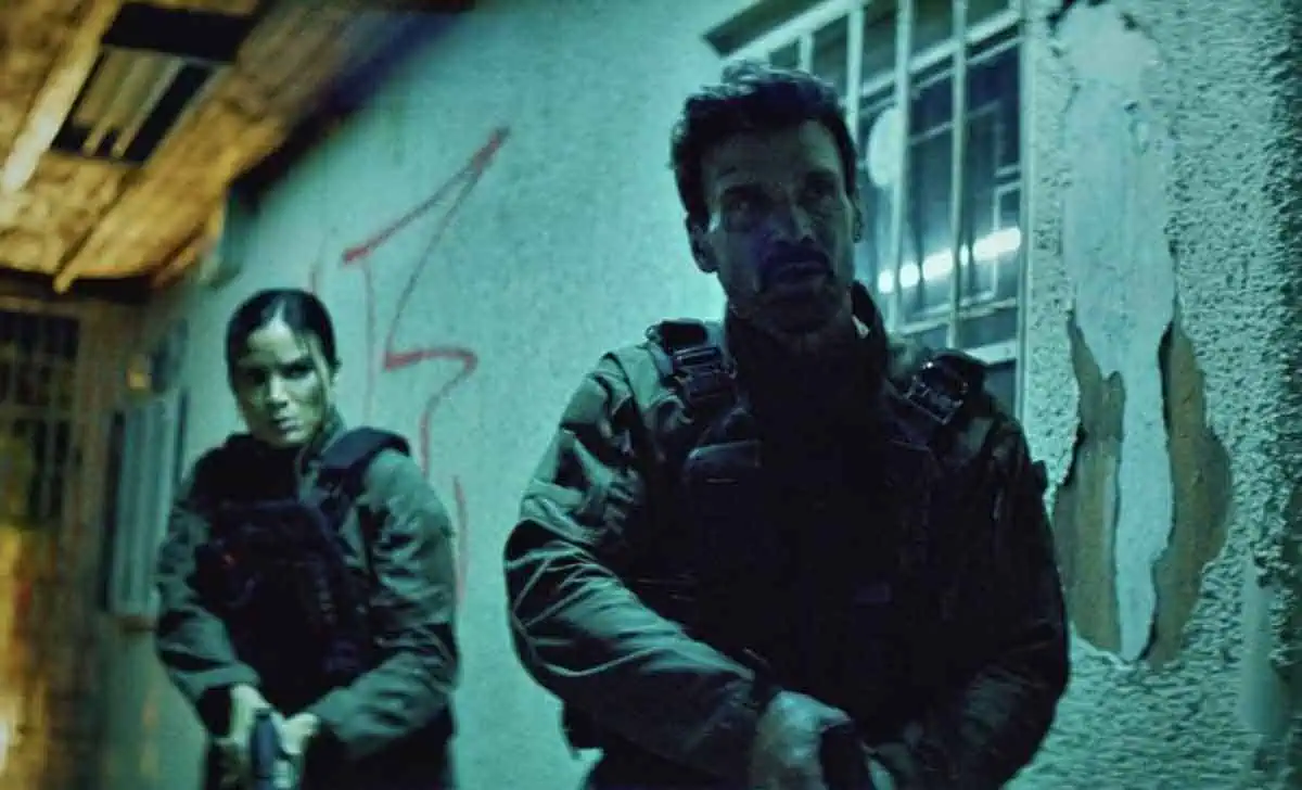 película de terror de frank grillo contra hombres lobo