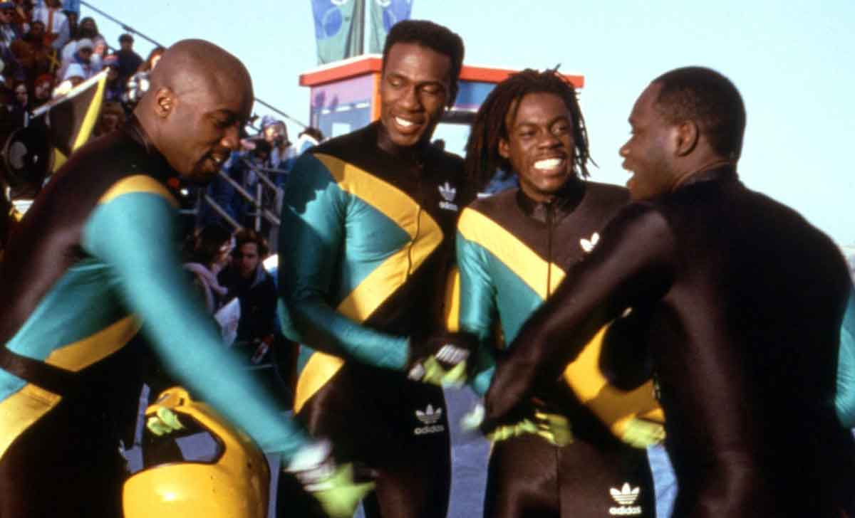 cool runnings - un equipo jamaicano celebrando su éxito en una competición