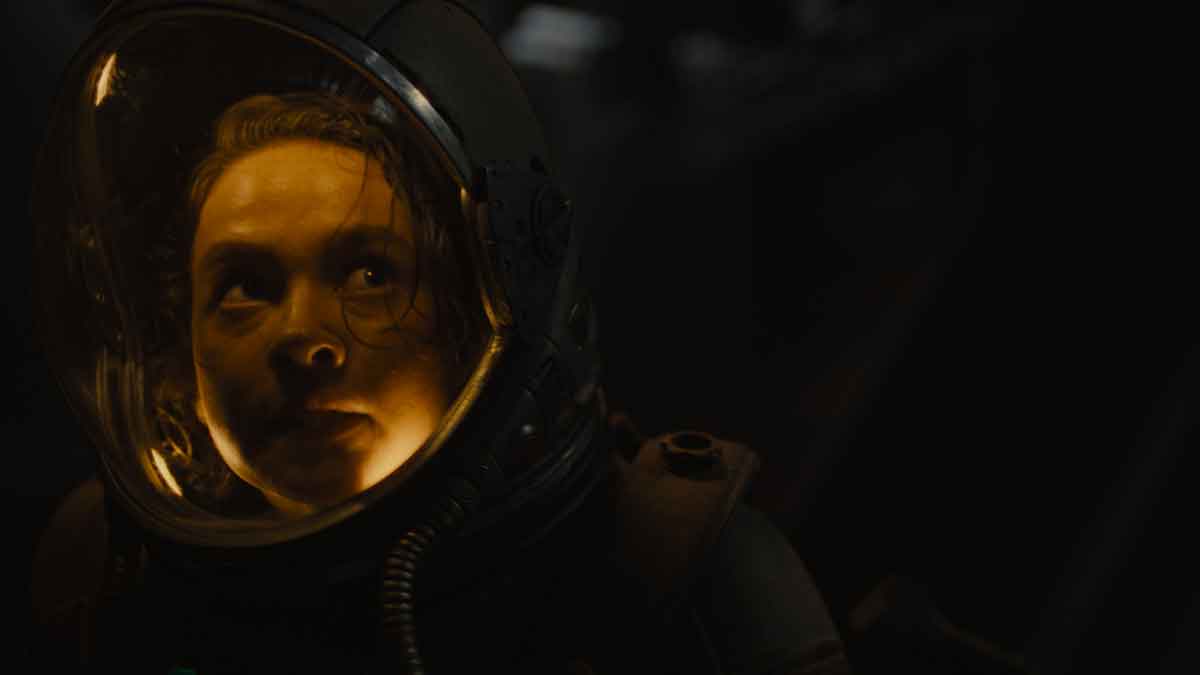 cailee spaeny as rain carradine in 20th century studios' alien: romulus. photo courtesy of 20th century studios. © 2024 20th century studios. all rights reserved.